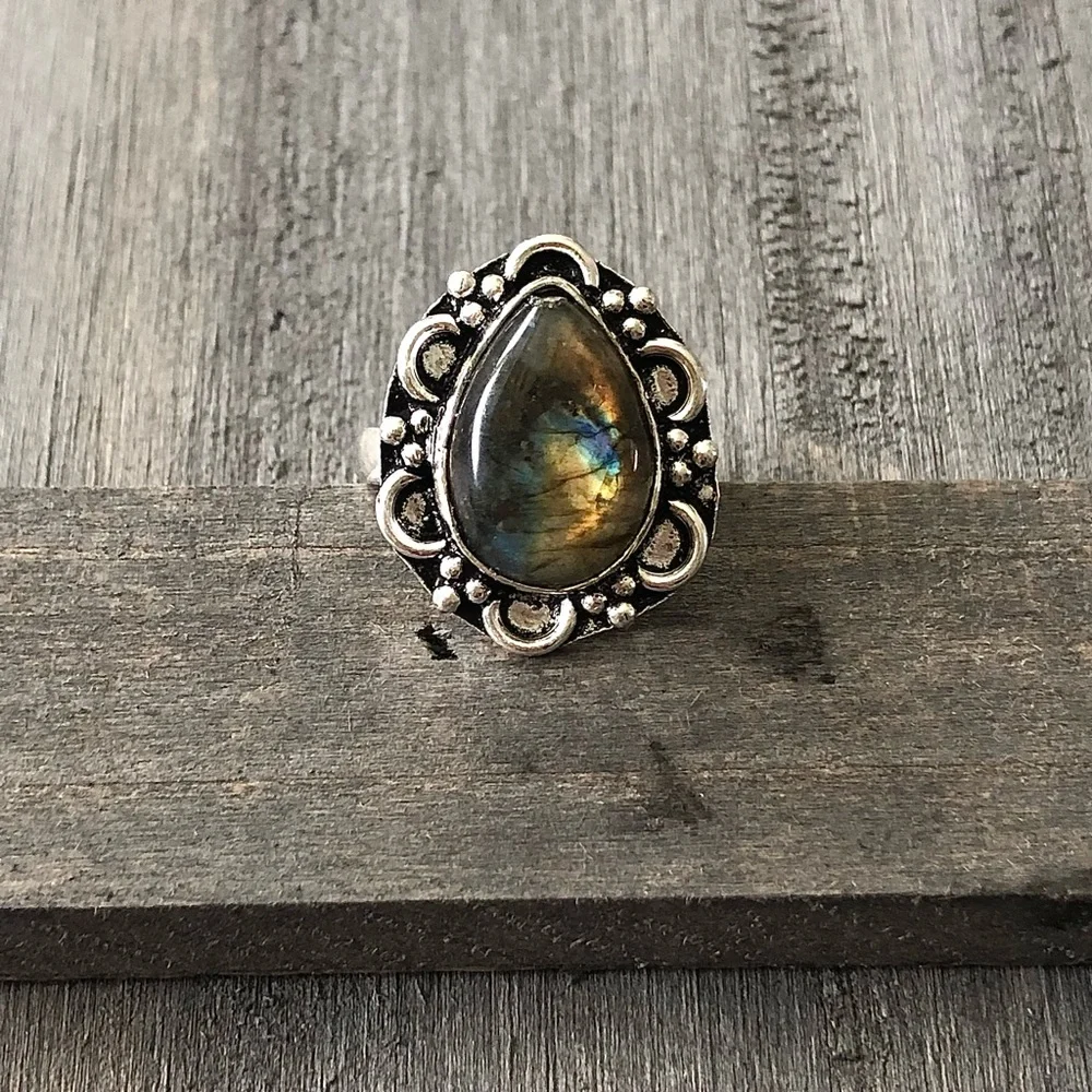 Labradorite gemstone ring - Picture 3 of 4